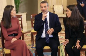 SM La Reina Doña Letizia charla con el presidente de FASOCIDE, Francisco Trigueros
